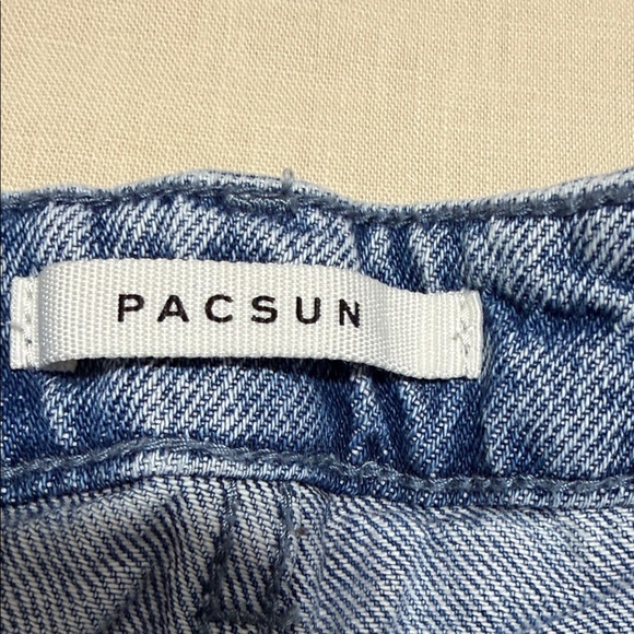 PacSun Mom Jean Blue Jean Shorts with Daisy Design.  Size 25”. - Picture 2 of 11